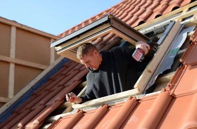 Pose de fenêtres de toit Velux à Montardit